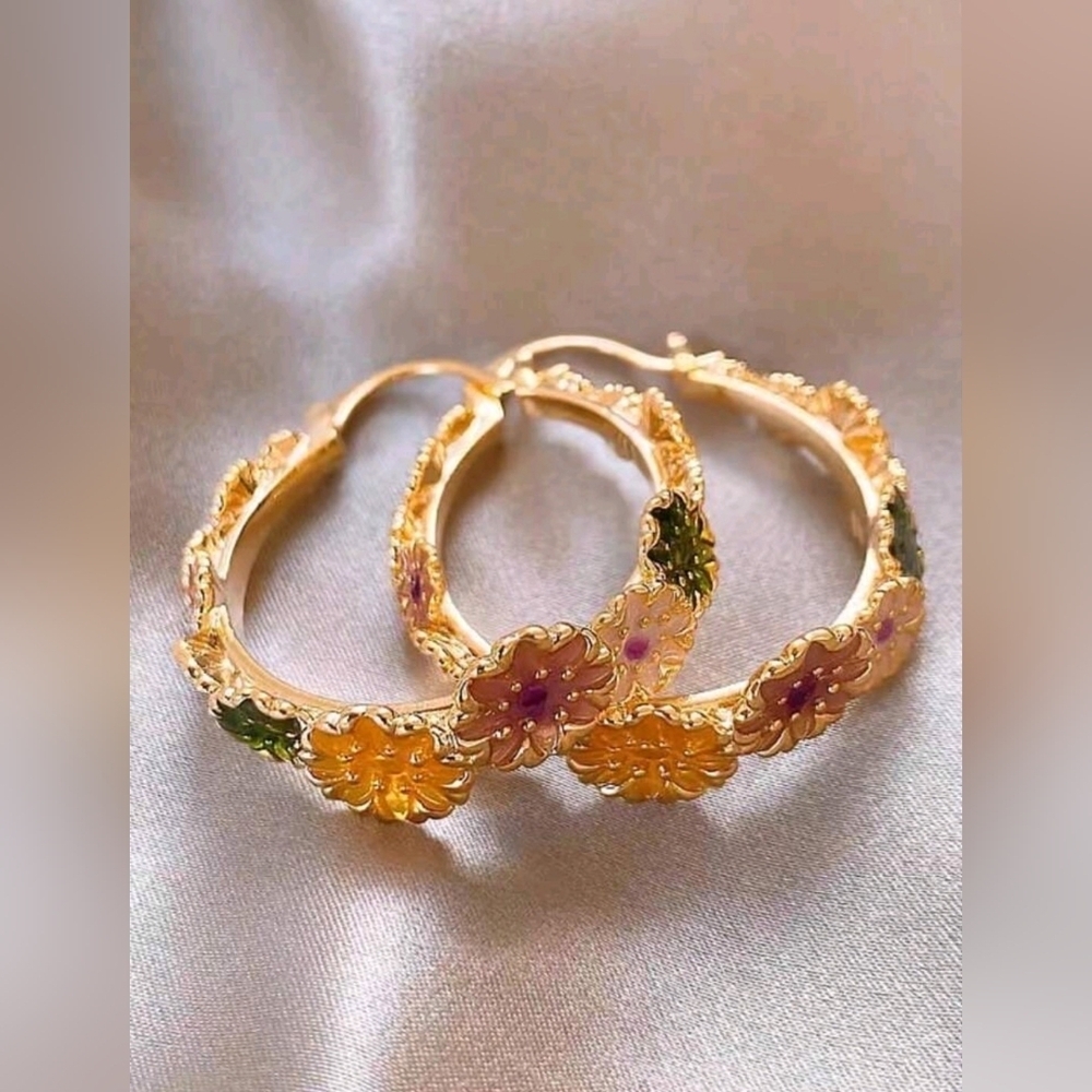 NEW Stunning Floral Yellow Gold Hoop Earrings NIP!